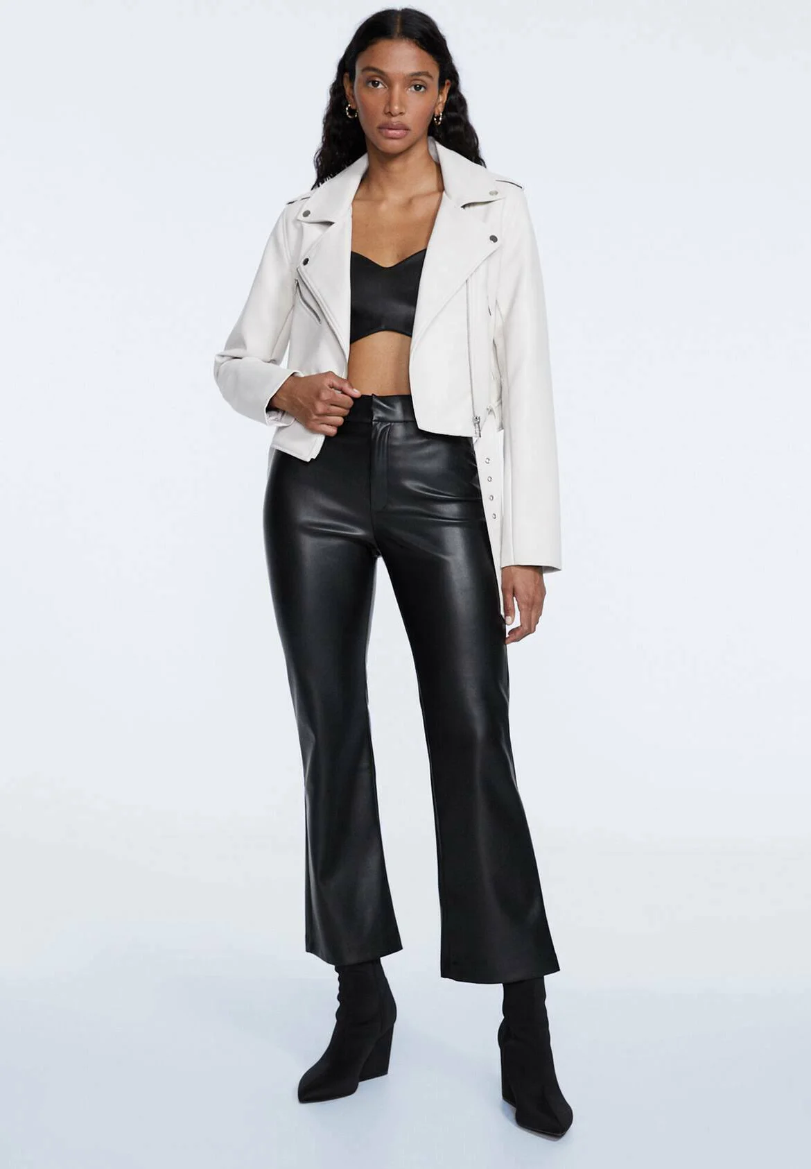 Pantalon en similicuir - Les tendances mode à avoir dans votre dressing cet hiver | We Are Stylish