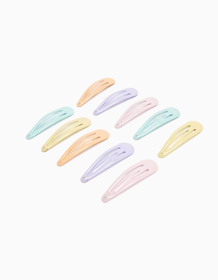 Accessoires cheveux tendances 2023: 8 pièces a porter sans modération cet été - We Are Stylish